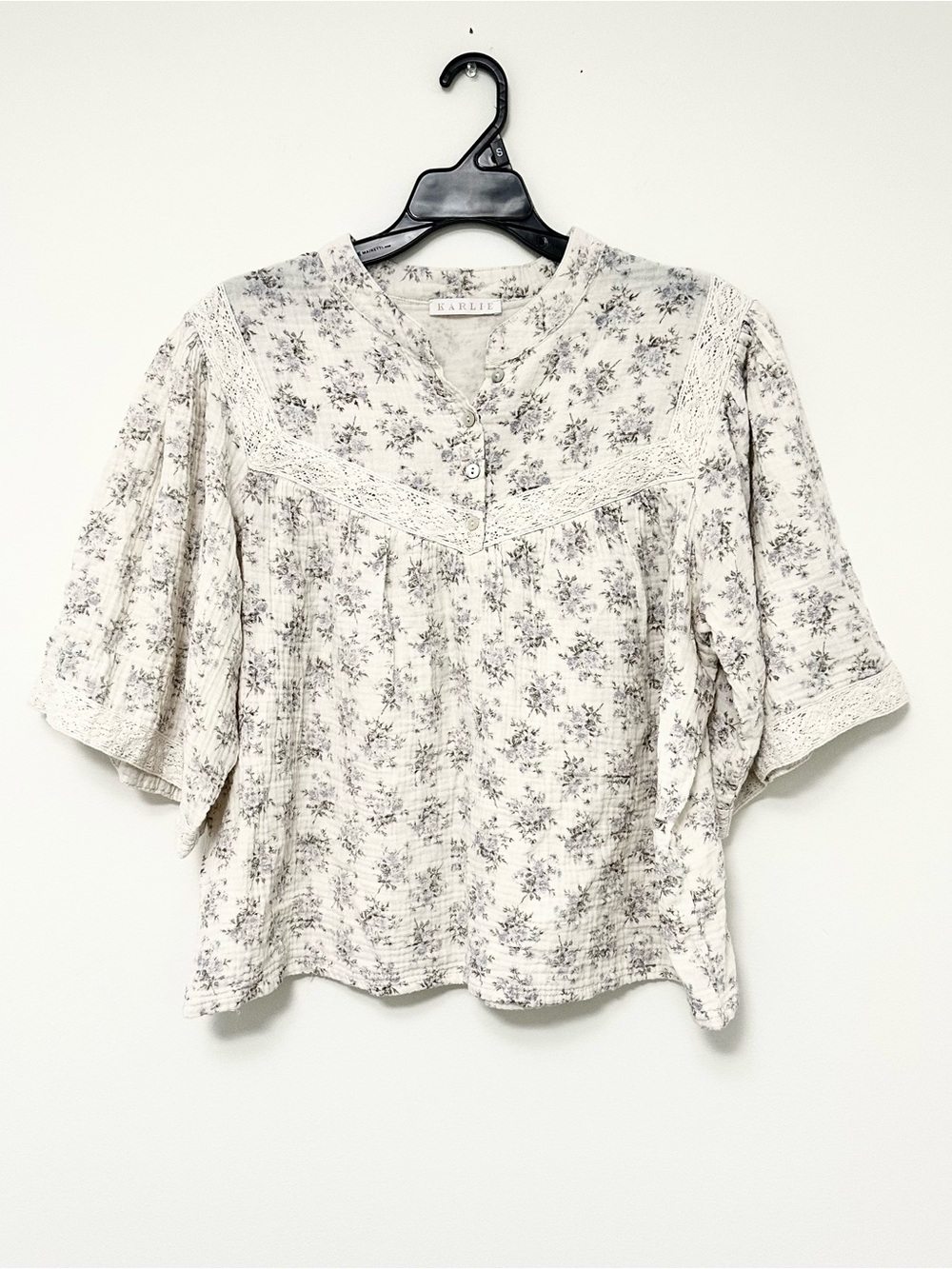Karlie Boho Cream Blouse with Gray Floral Print and Lace Trim Women's Medium